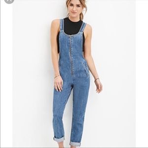 Forever 21 overalls 💙  👖